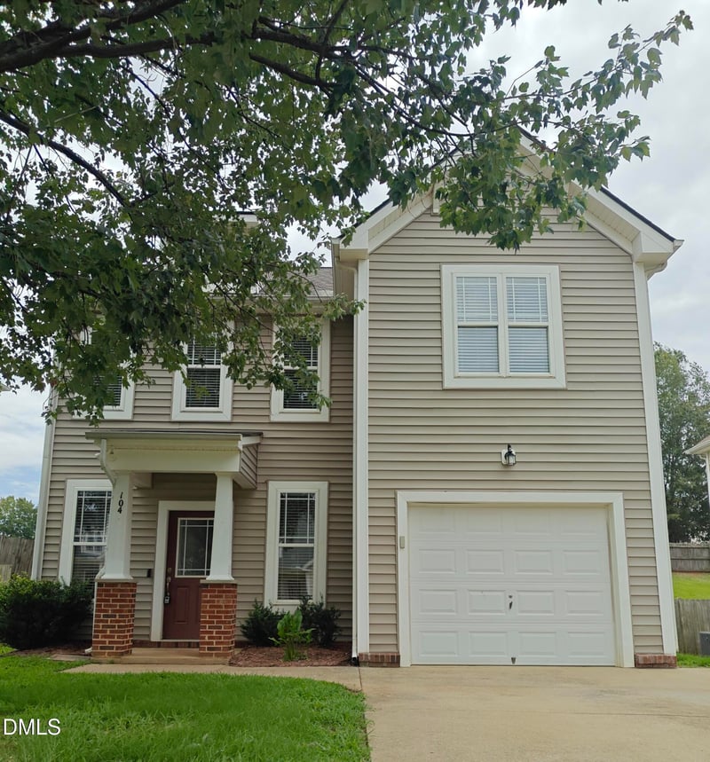 104 Hutson Ln, Clayton, NC 27527