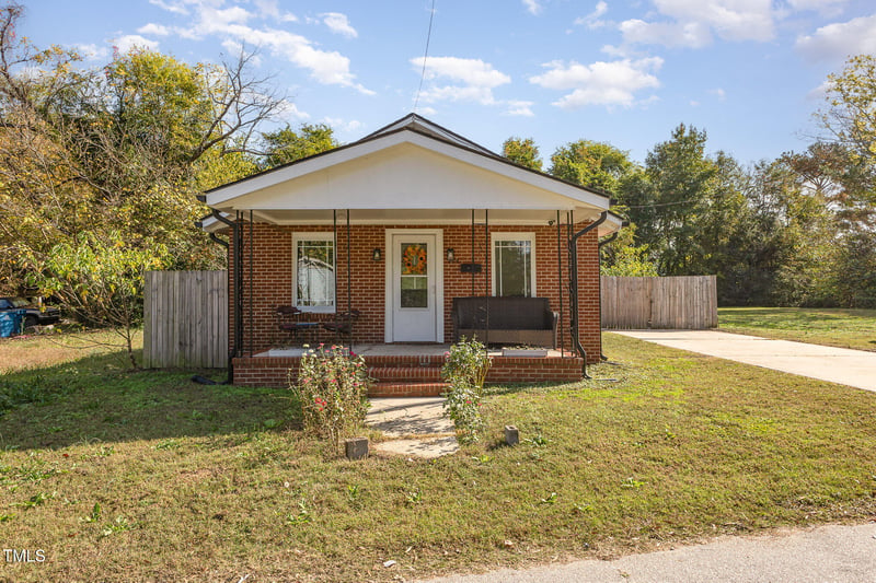 104 N Jackson St, Dunn, NC 28334