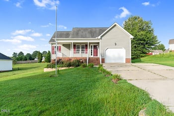 104 Jarrett Bay Ln, Fuquay Varina, NC 27526