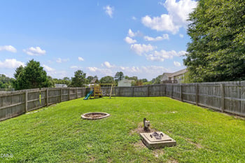 104 Jarrett Bay Ln, Fuquay Varina, NC 27526