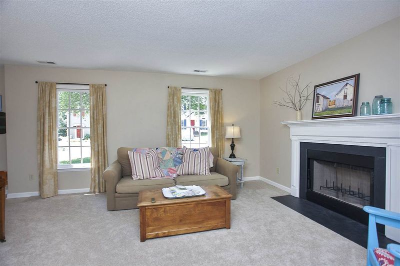 104 Kronos Ln, Cary, NC 27513