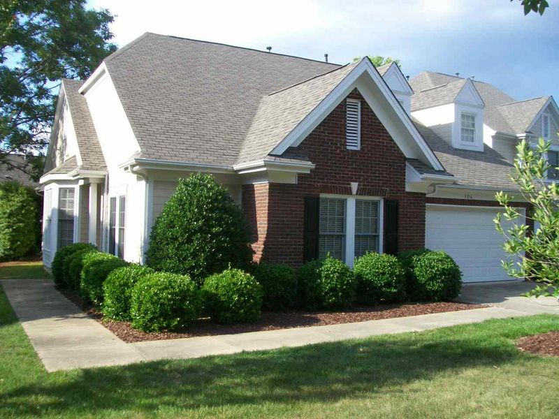 104 Lake Hickory Ct, Cary, NC 27519