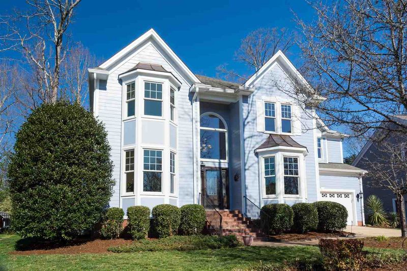 104 Leblanc Ct, Cary, NC 27513