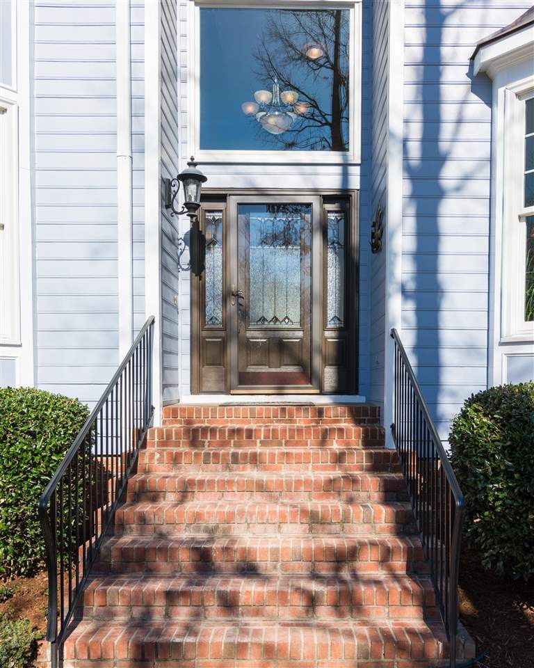 104 Leblanc Ct, Cary, NC 27513