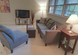 104 Markham Dr, Chapel Hill, NC 27514