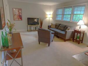 104 Markham Dr, Chapel Hill, NC 27514
