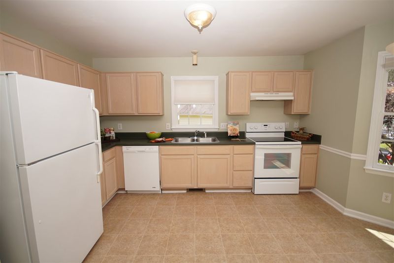 104 Melksham Rd, Wake Forest, NC 27587