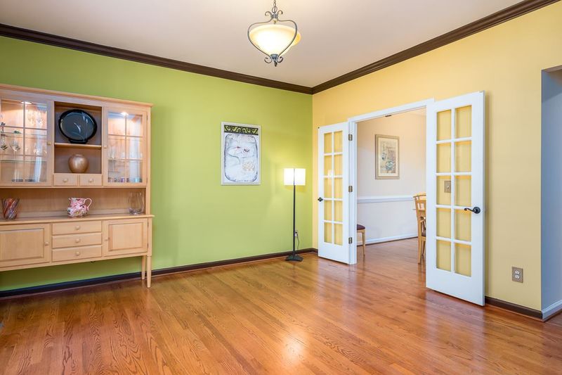 104 Middlebrook Ct, Chapel Hill, NC 27514