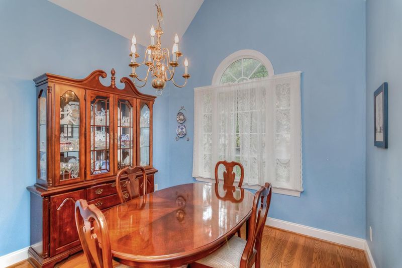 104 Norwalk St, Holly Springs, NC 27540