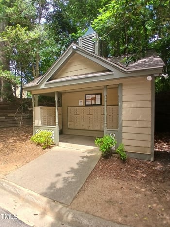 104 Oak Hollow Ct, Raleigh, NC 27613