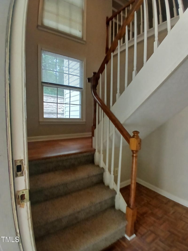 104 Oak Hollow Ct, Raleigh, NC 27613