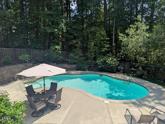 104 Parkrise Ct, Cary, NC 27519