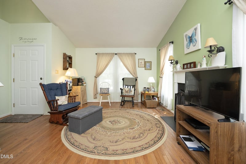 104 Penland Ct, Cary, NC 27519