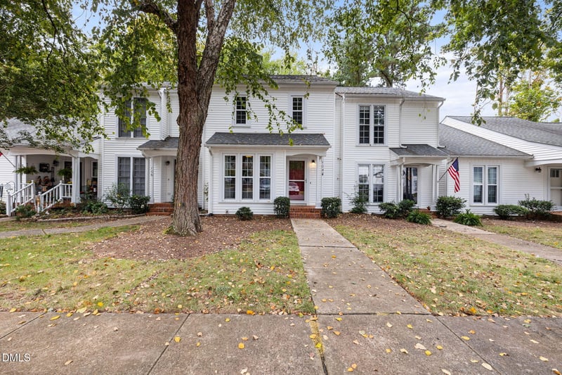 104 Pickett Ln, Cary, NC 27511