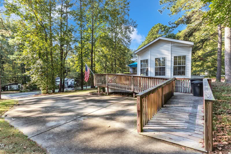 104 Piquot Dr, Louisburg, NC 27549