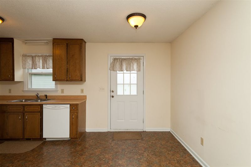 104 Point Ln, Clayton, NC 27527