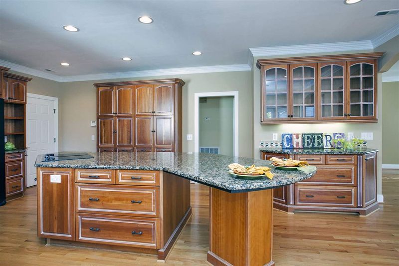 104 Prestwick Pl, Cary, NC 27511