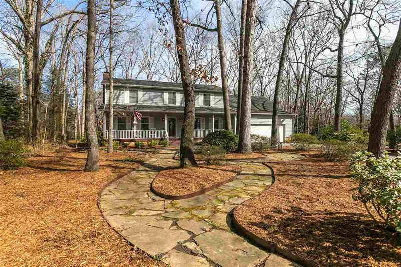 104 Regency Pl, Cary, NC 27511