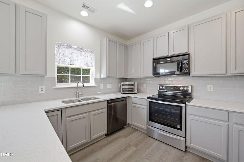 104 Saltybrook Ln, Holly Springs, NC 27540
