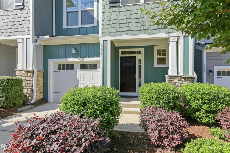 104 Secret Grove Ln, Holly Springs, NC 27540