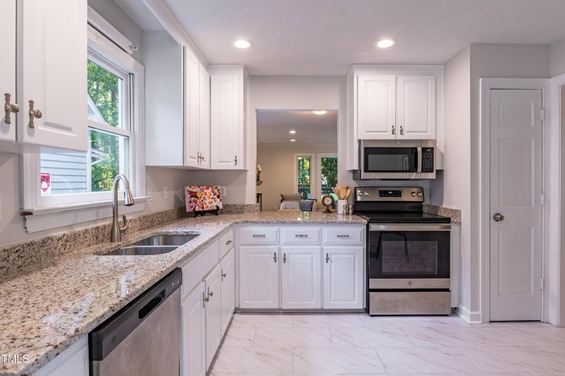104 Silver Fox Ct, Cary, NC 27511