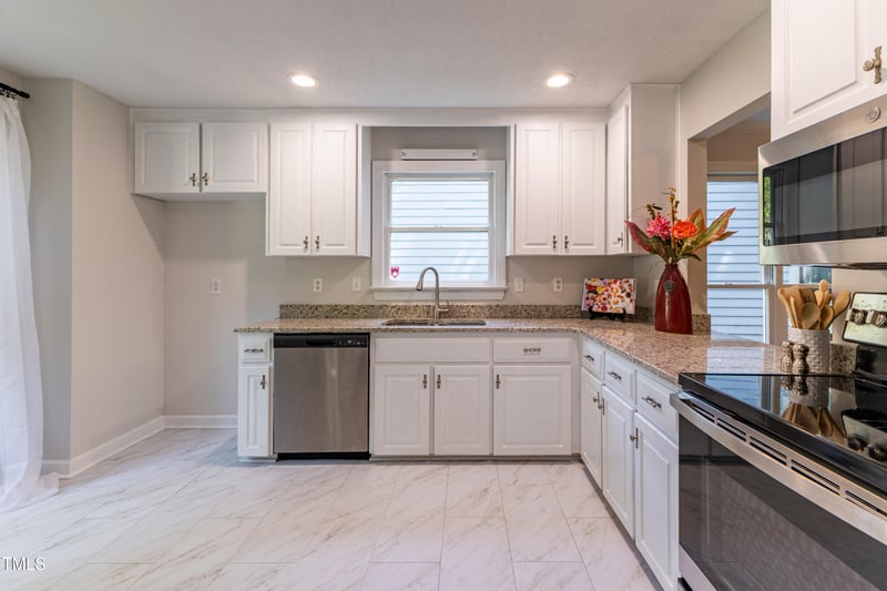 104 Silver Fox Ct, Cary, NC 27511