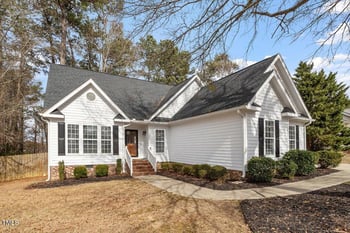 104 Somerset Farm Dr, Holly Springs, NC 27540