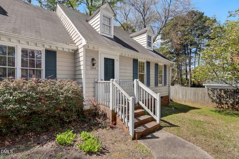 104 Stirling Ct, Knightdale, NC 27545