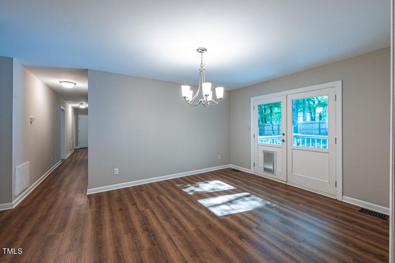 104 Stoneham Rd, Mebane, NC 27302