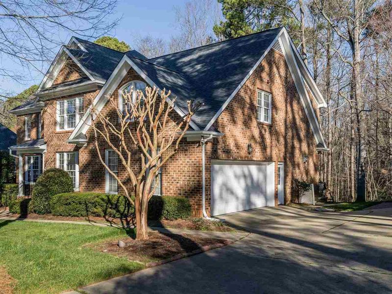 104 Summerview Ln, Cary, NC 27518