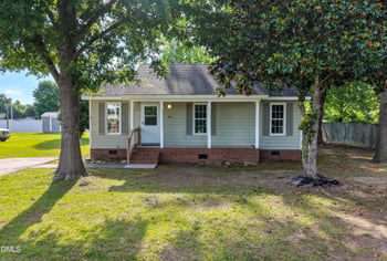 104 Sunset Dr, Dunn, NC 28334