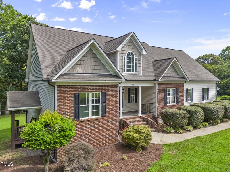 104 T R Dr, Clayton, NC 27520