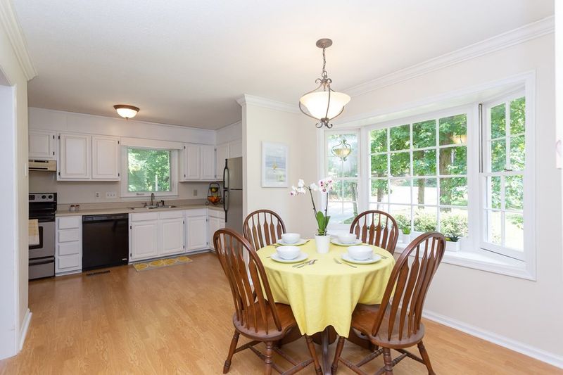 104 Timberlyne Ct, Chapel Hill, NC 27514