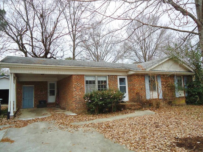 104 S Tunstall Ave, Apex, NC 27502