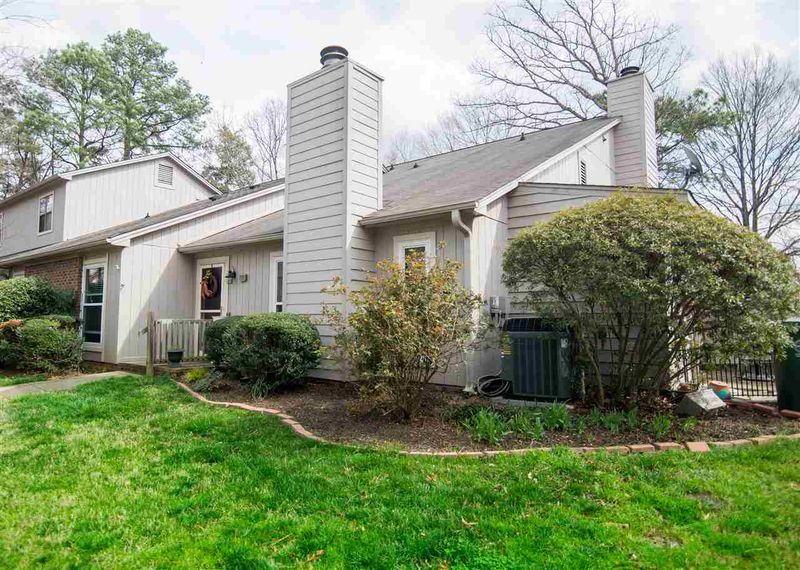 104 Twin Oaks Pl, Cary, NC 27511