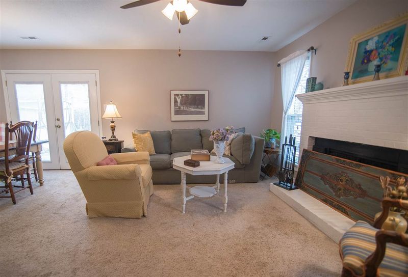 104 Twin Oaks Pl, Cary, NC 27511