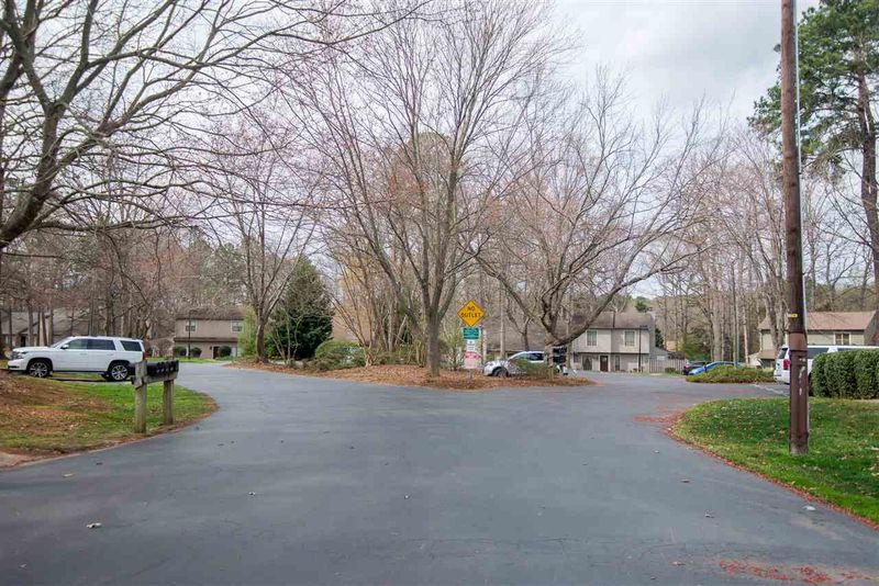 104 Twin Oaks Pl, Cary, NC 27511