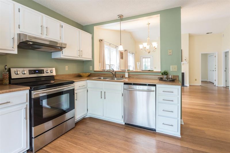 104 Wax Myrtle Ct, Cary, NC 27513