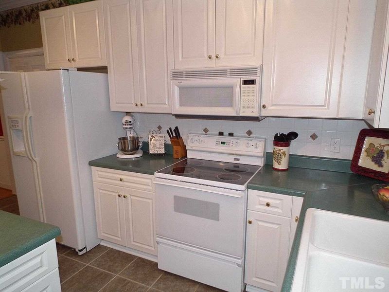 104 White Cedar Rn, Holly Springs, NC 27540