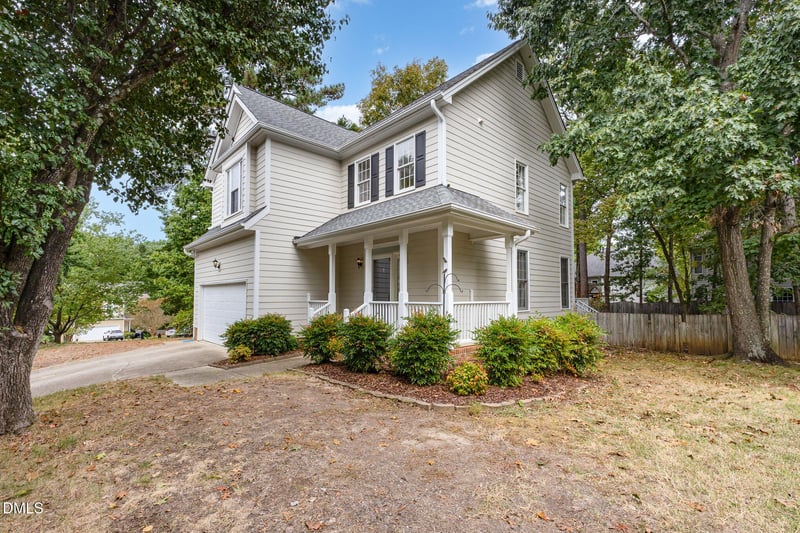 104 Whitlock Ln, Cary, NC 27513