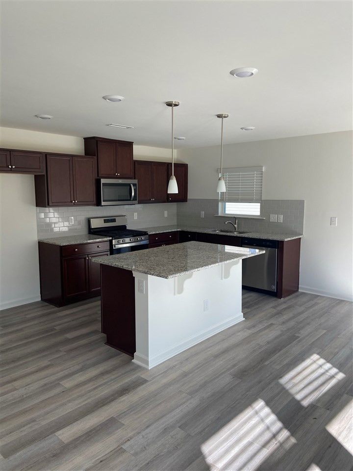 104 Willow Grove Ln, Fuquay Varina, NC 27526