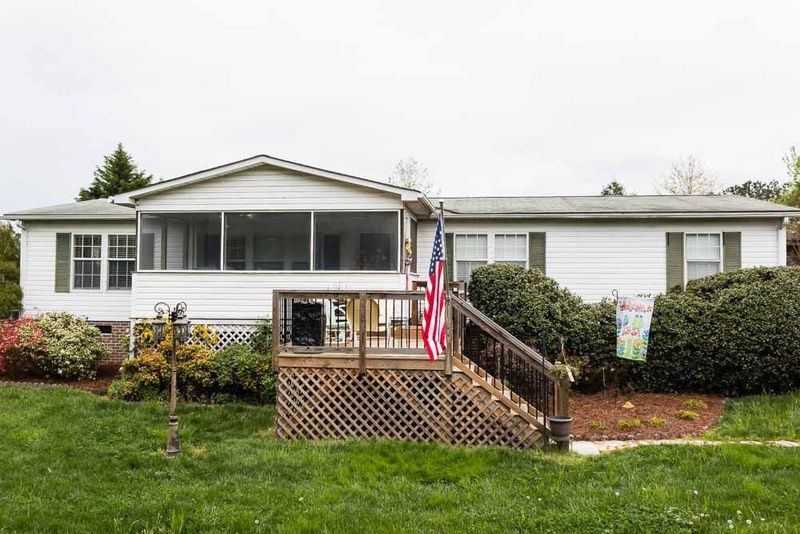 104 Winding Creek Dr, Youngsville, NC 27596