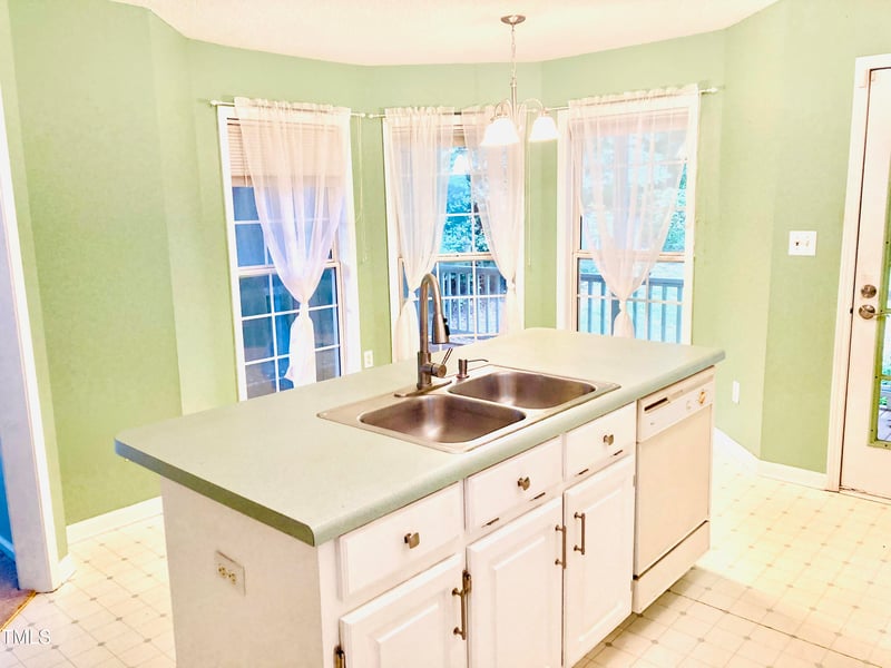 104 Wood Bend Ct, Clayton, NC 27520
