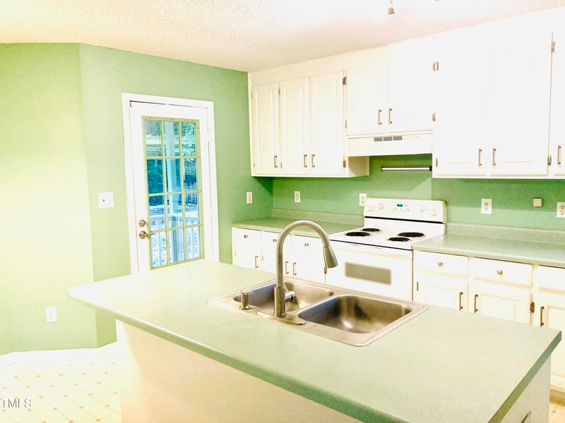 104 Wood Bend Ct, Clayton, NC 27520