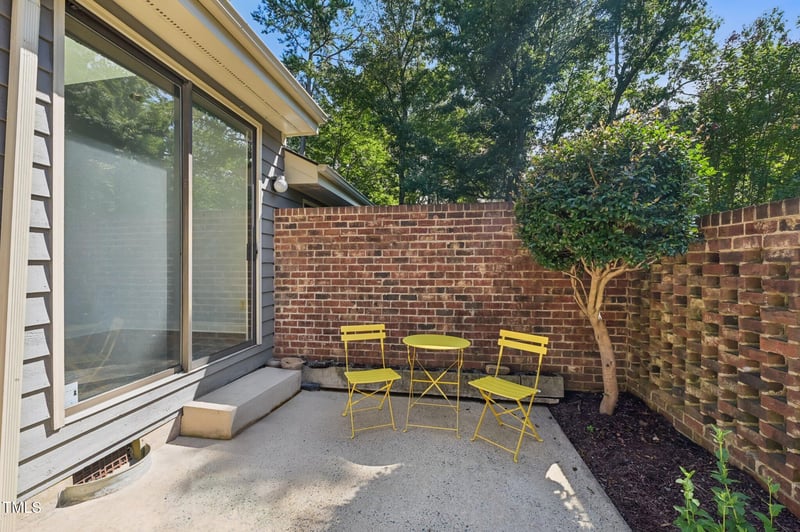 104 Woodleaf Dr, Chapel Hill, NC 27516