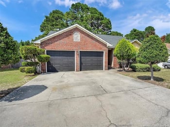 1040 Alexwood Dr, Hope Mills, NC 28348