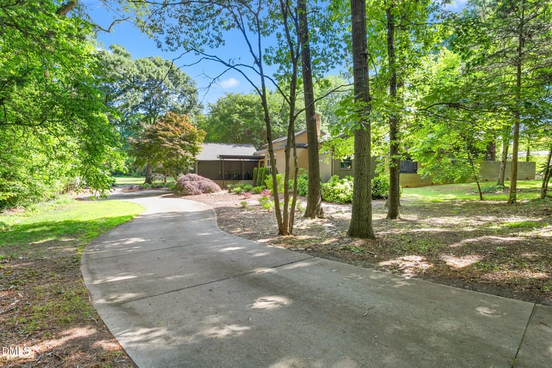 1040 Glenview Ln, Burlington, NC 27215