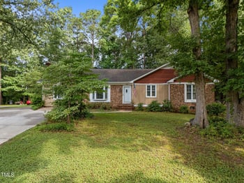 1040 Ivy Ln, Cary, NC 27511