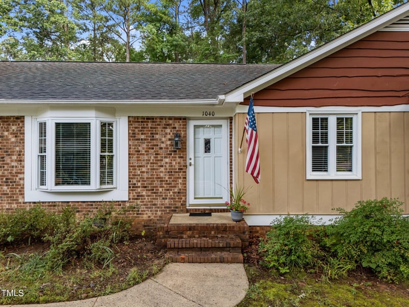 1040 Ivy Ln, Cary, NC 27511