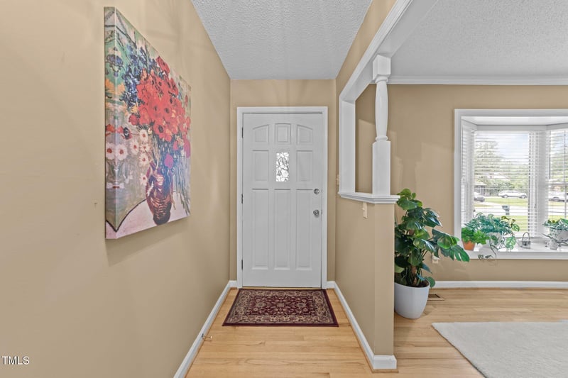 1040 Ivy Ln, Cary, NC 27511